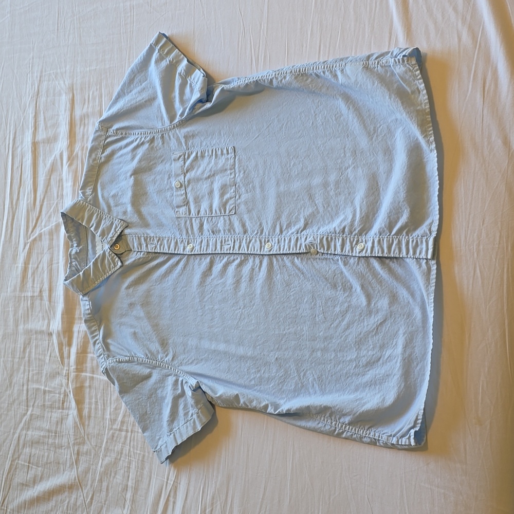 American Eagle Short Sleeve Button Down in Light Blue, XL